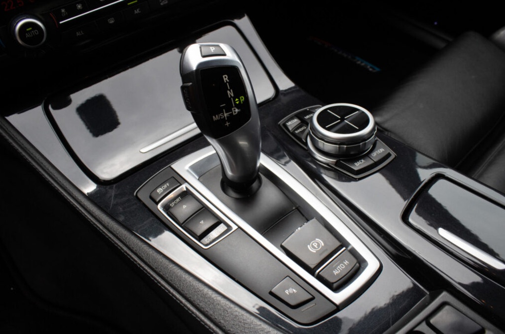 BMW 535d Touring z roku 2012 - 17