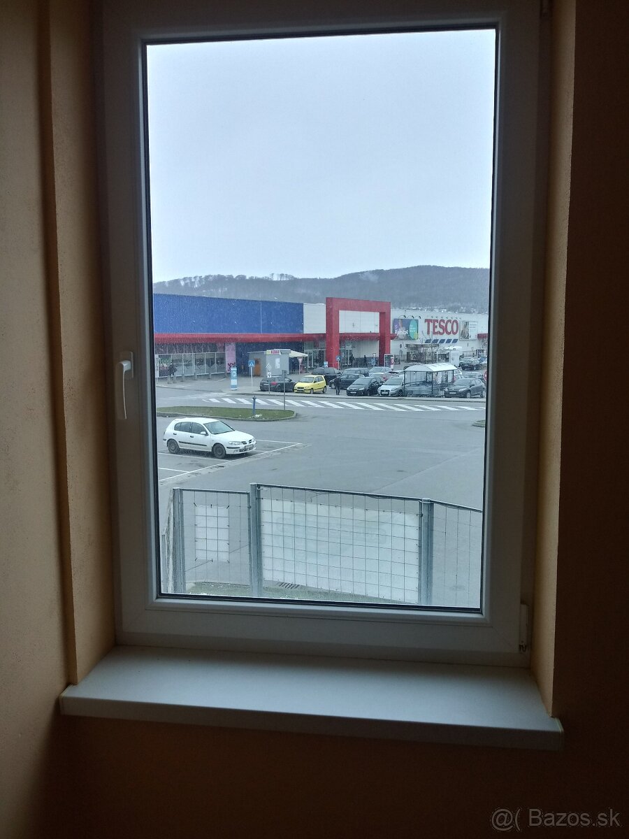 budova pri Tescu - 17