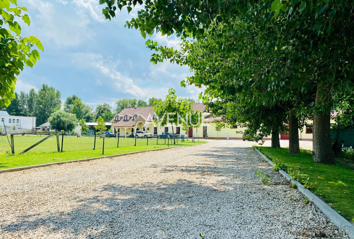 AVENUE I PREDAJ, exkluzívna rodinná usadlosť s jazierkom,Dun - 17