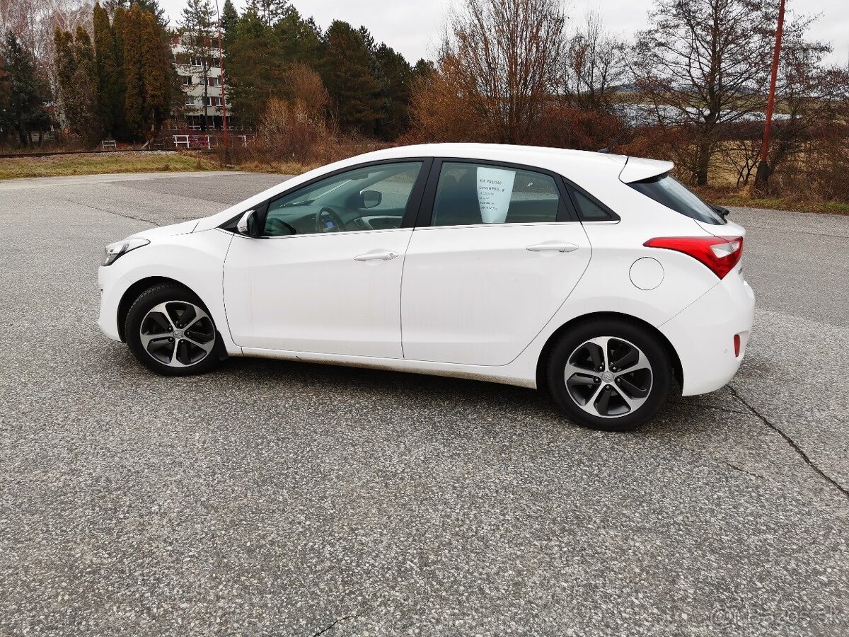 Predám Hyundai i30 1,4i MPI DOHC CVVT Family - 17