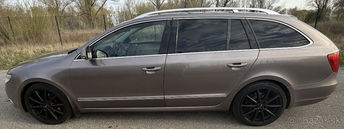 Škoda Superb Combi - 17