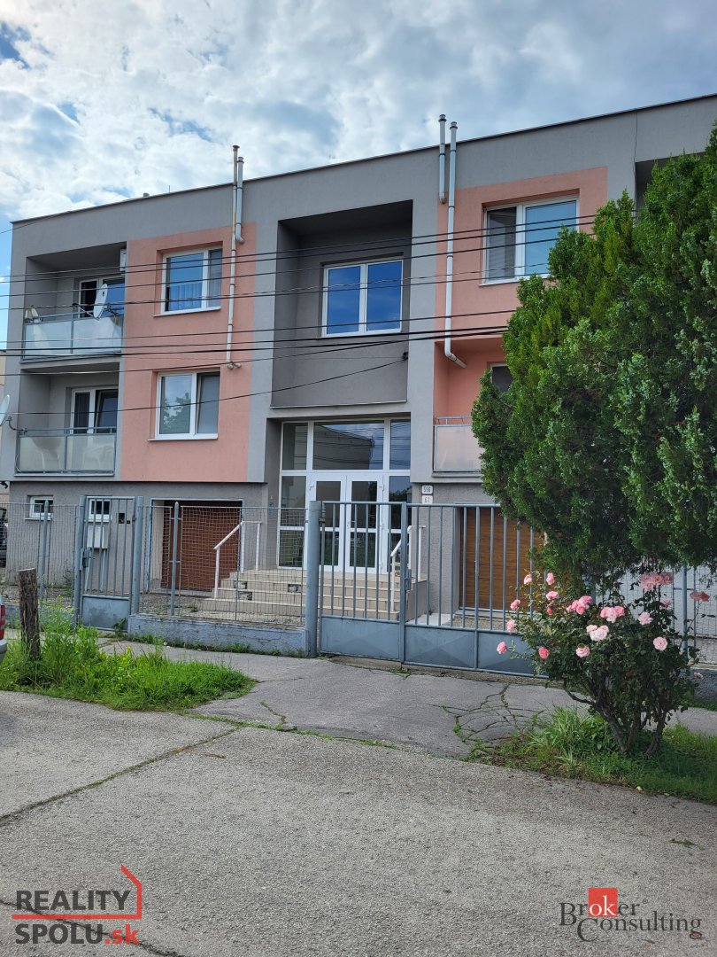 Predaj veľkého 2izb bytu s predzáhradkou - Galanta - 17