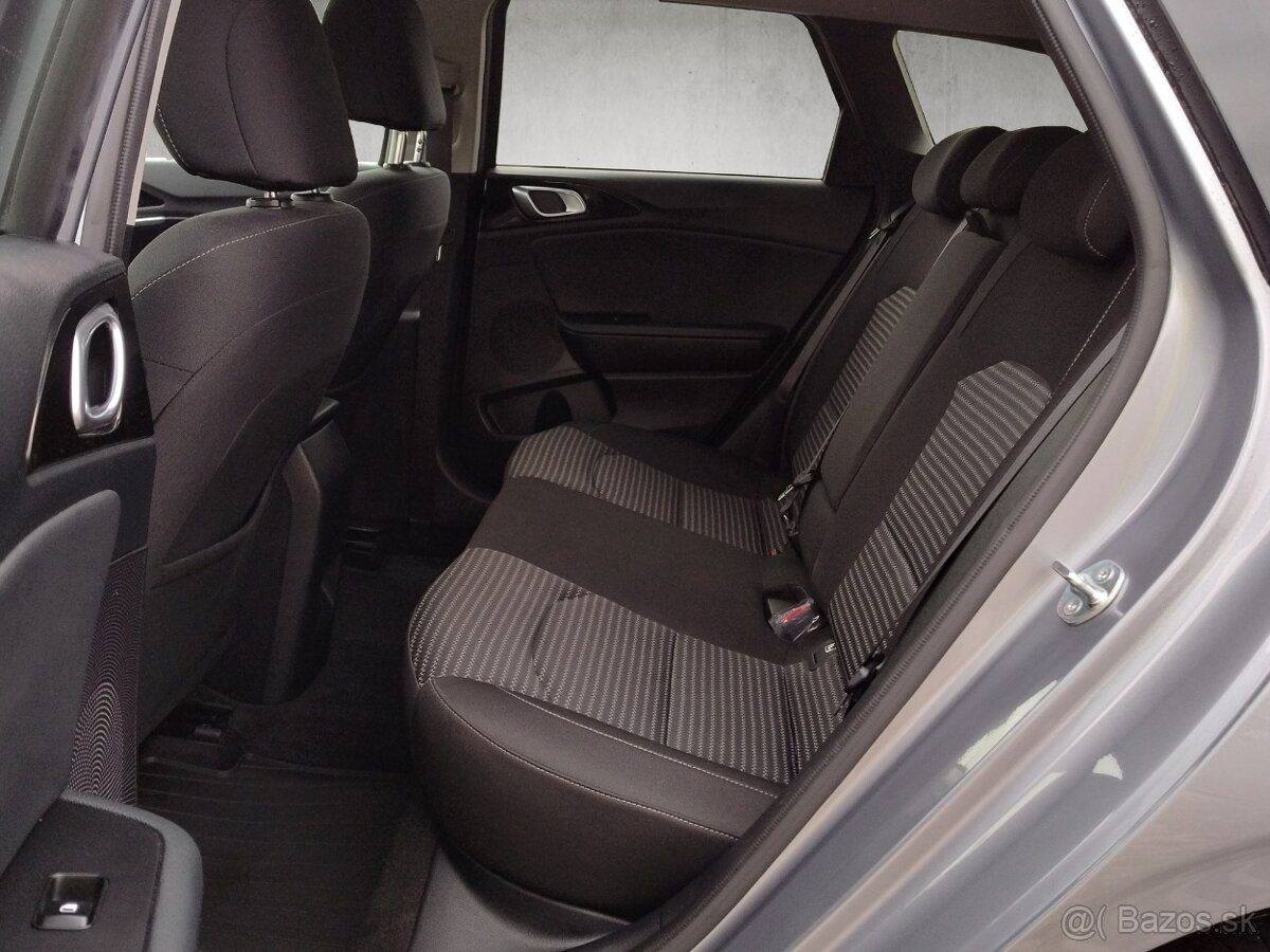 Kia Ceed SW 1.5 T-GDi M6 GOLD - 17