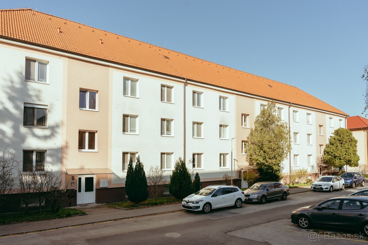 PRIESTRANNÝ 2i BYT S LOGGIOU A DVOMA PIVNICAMI - 17