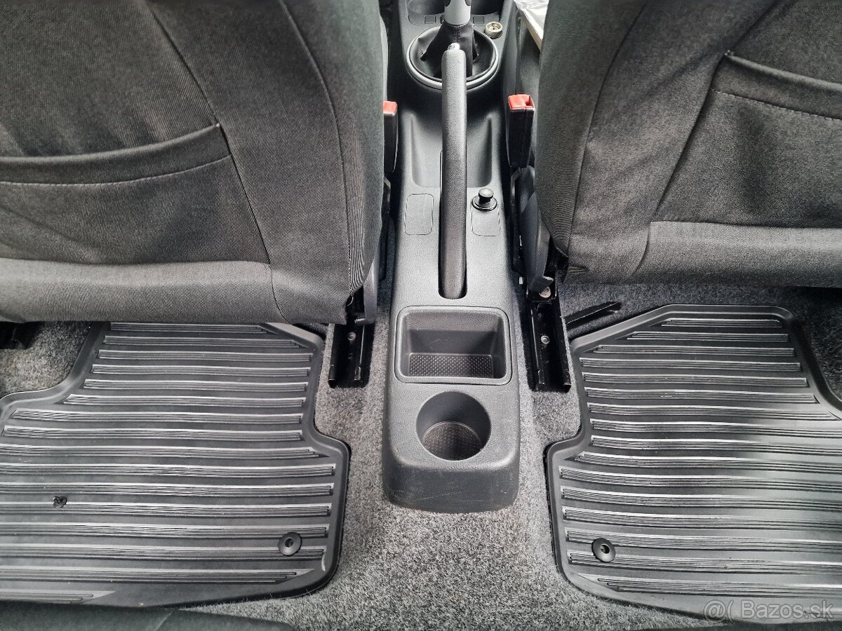 Škoda Fabia II 1.2 HTP 60k Ambiente ICE M5 (benzín) - 17