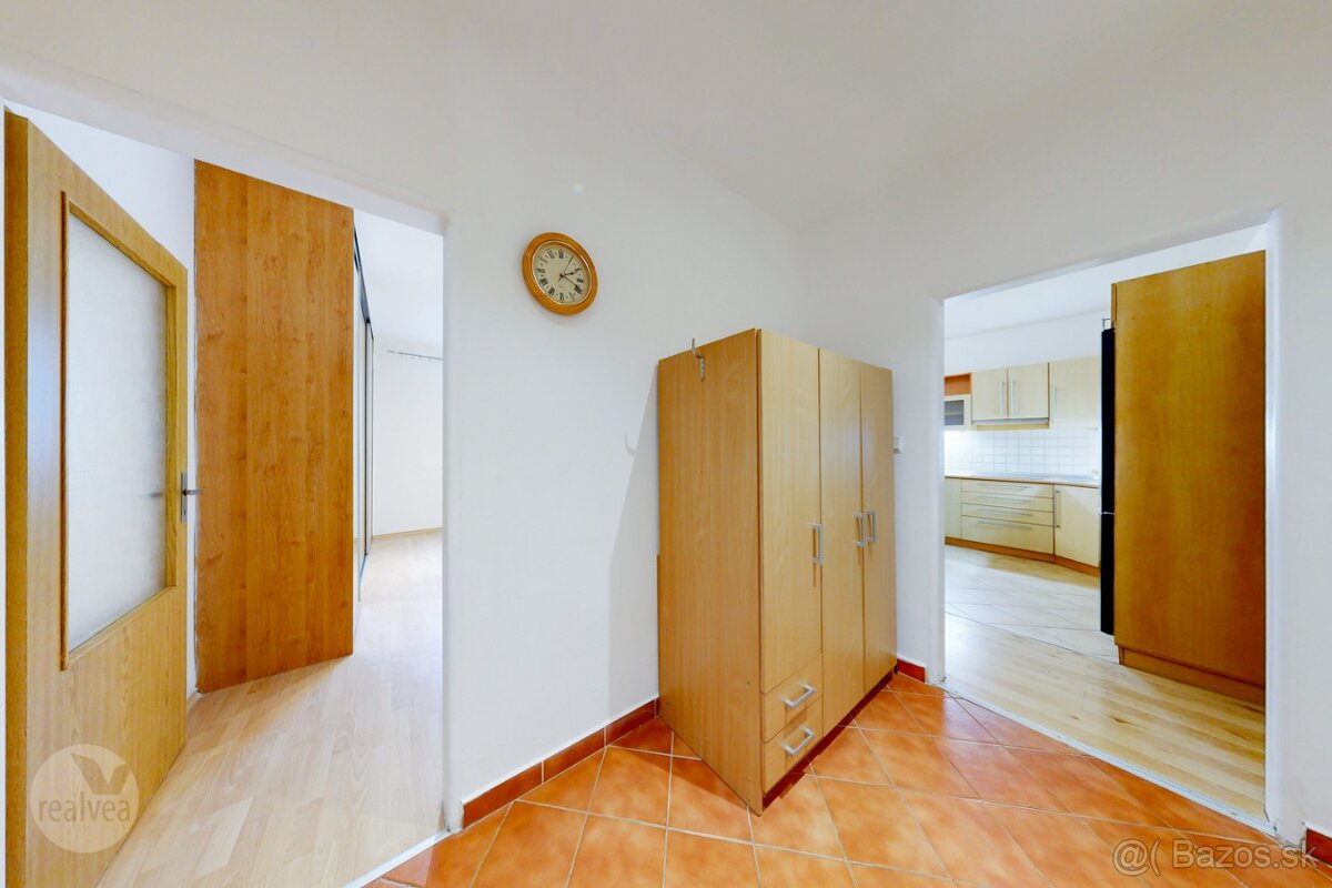 Na prenájom 2 izbový byt, čiastočne zariadený, Starý Juh, PP - 17