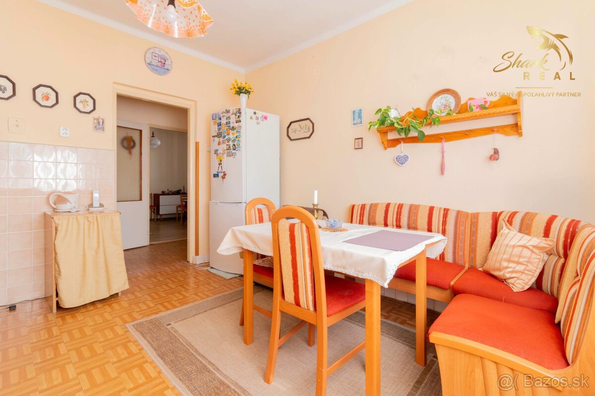 KRÁSNY rodinný dom v atraktívnej obci BANKA - 17
