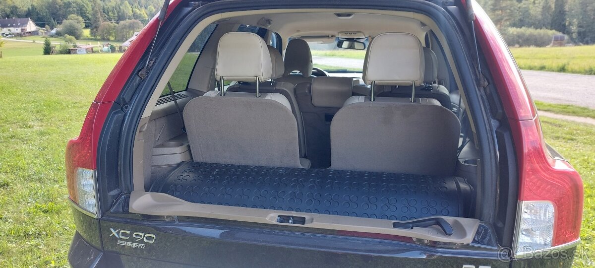 Predám Volvo XC90 Executive 7 miestne - 17