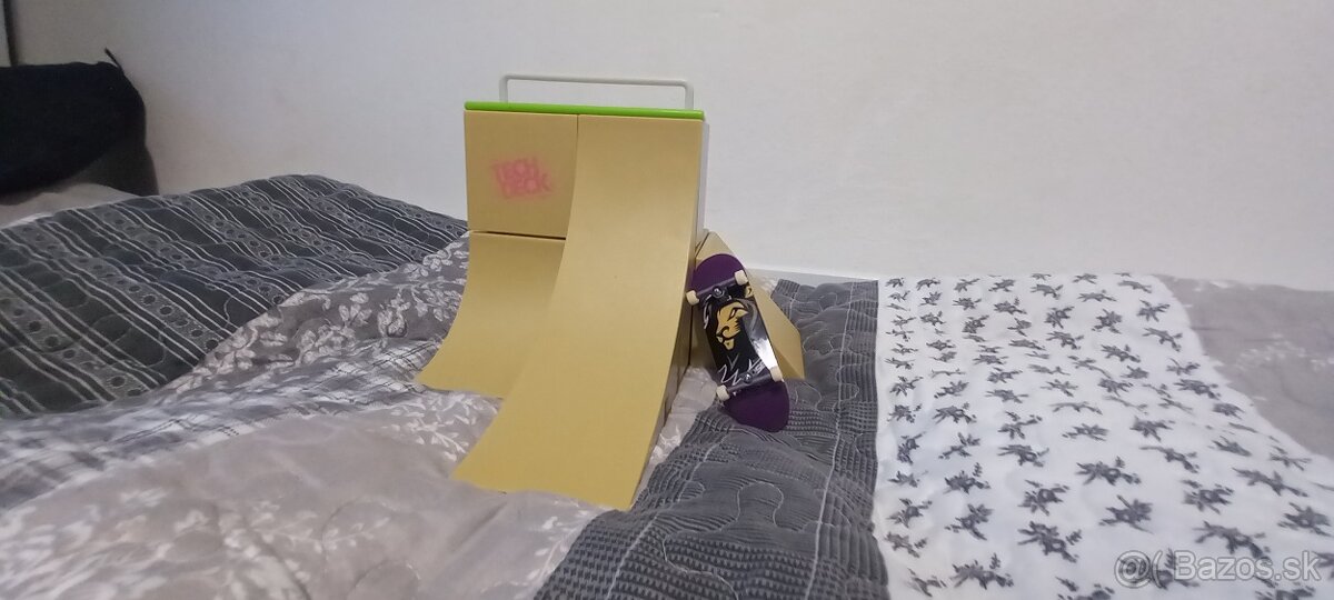 Tech Deck display fingerboard - 17
