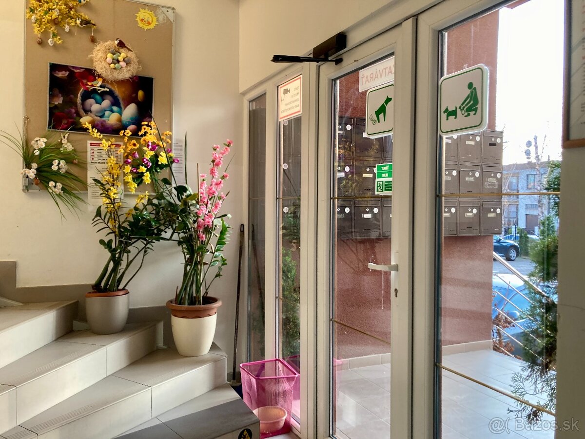 Nadštandardný 2-izbový byt 75m2 + parkovacie miesto, Komárno - 17