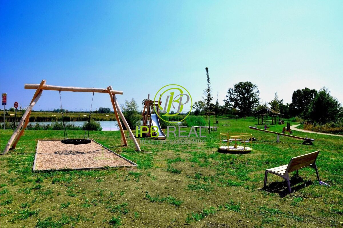 KRÁSNY 3 izb.rodinný dom v slepej ulici s veľkým záhradným d - 17