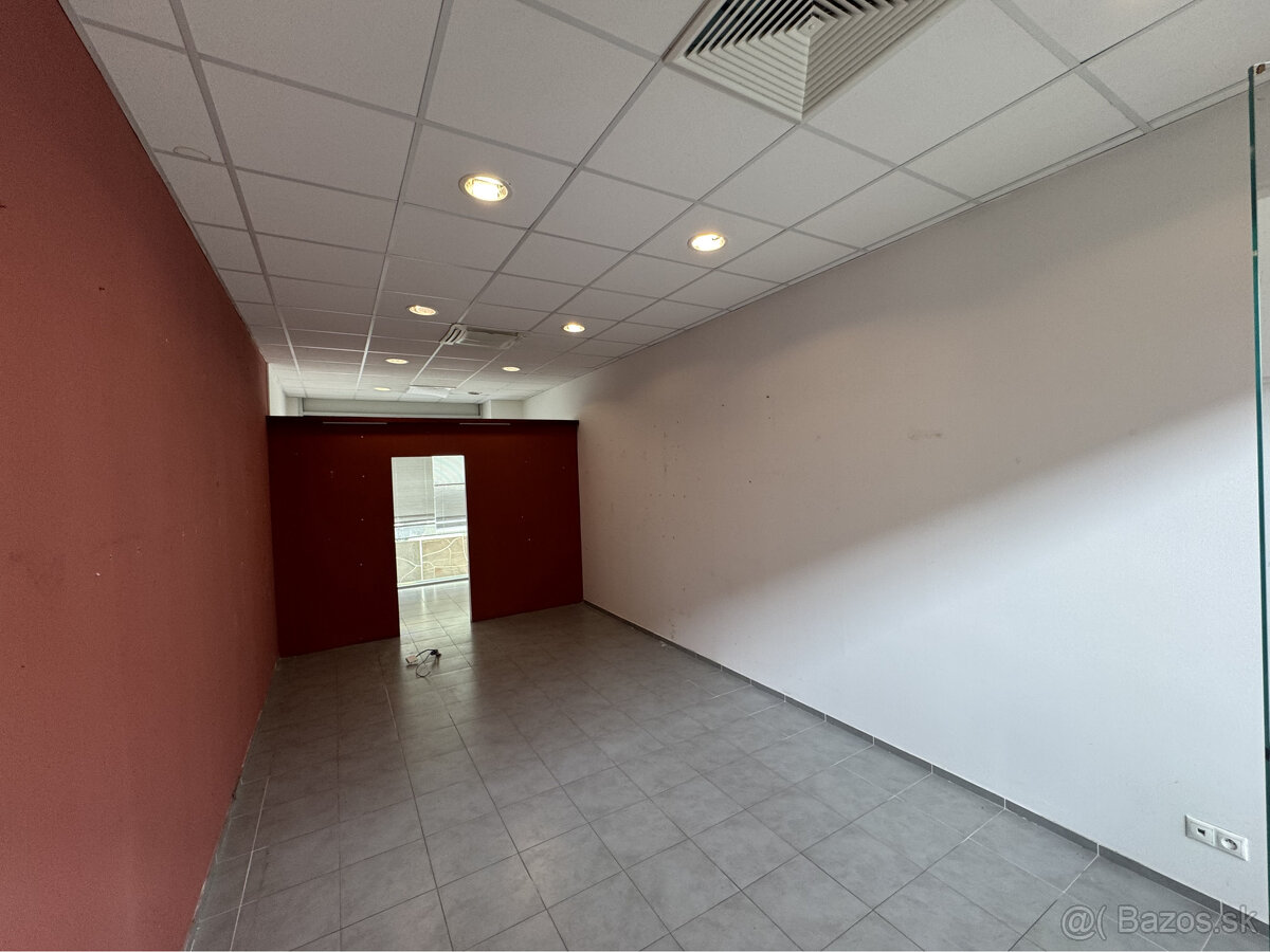 Prenájom obchodných priestorov od 24 m² v OD Saratov II v me - 17