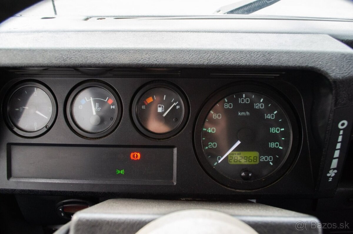 Land Rover Defender 110 2.5 Td5 HC PickUp - 17