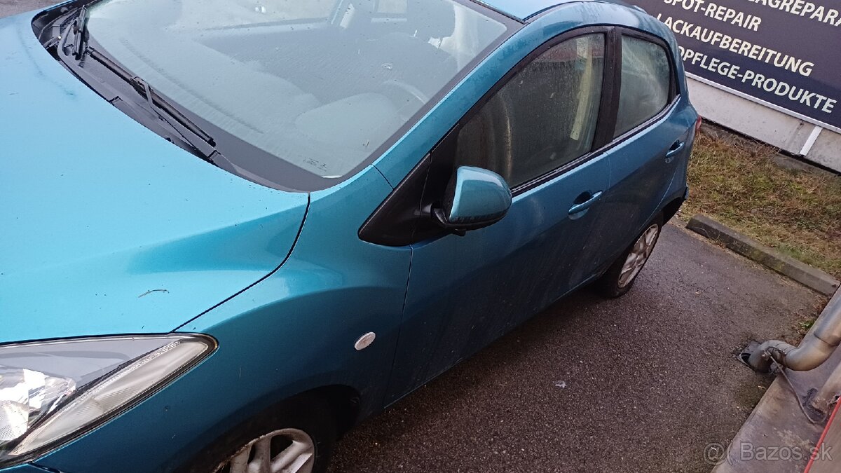 Mazda 2 benzín 1.35 i 2011 - 17