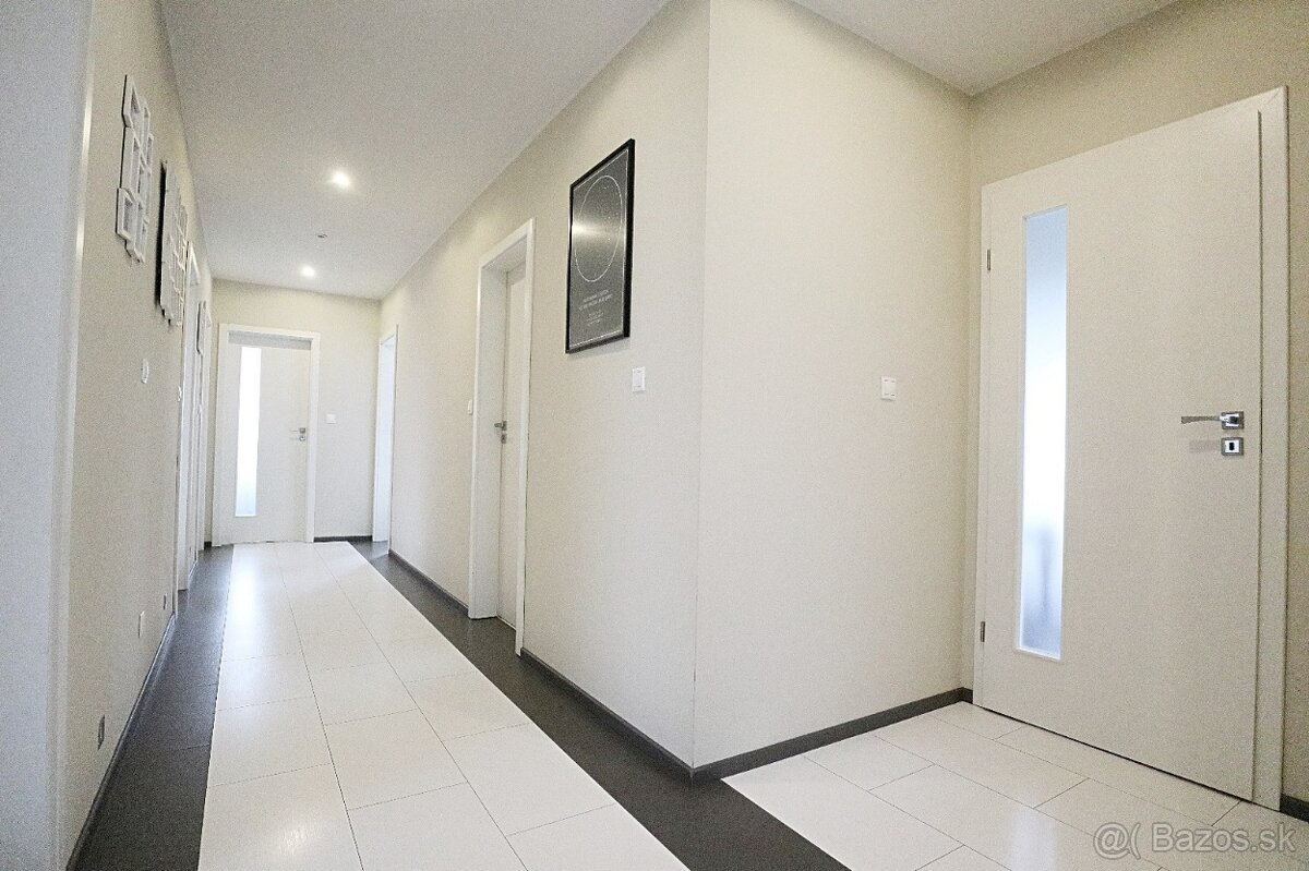 Krásny 5i RD s dvojgarážou, bazénom - TOP PROSTREDIE - 17