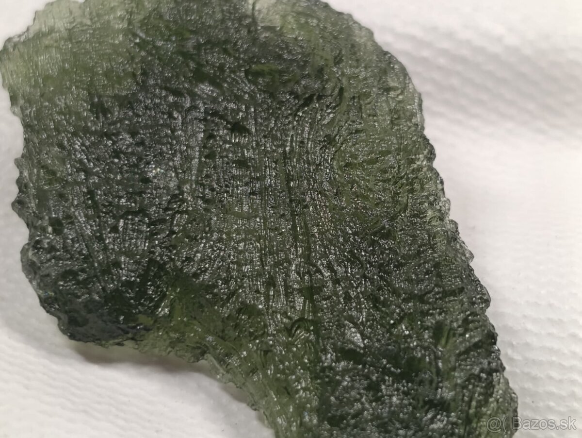 Krásný velký Vltavin z Chlumu, 14,36 gramu, ve stojánku - 17