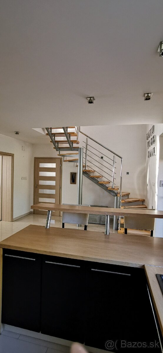 Nadštandardný dom s BAZÉNOM Zlaté Moravce - 17