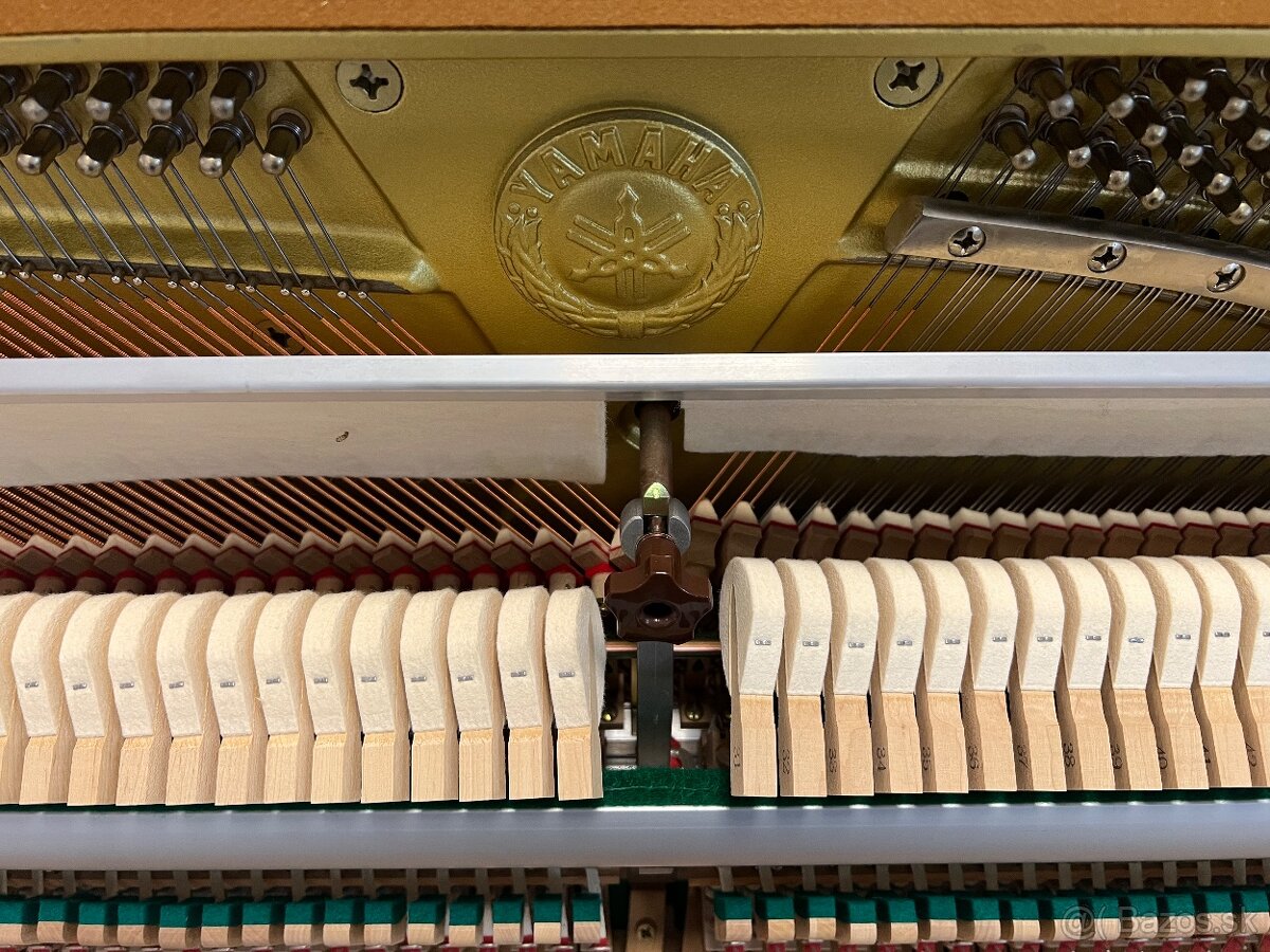 Anglická Yamaha P110N v záruce, včetně klavírní židle. - 17