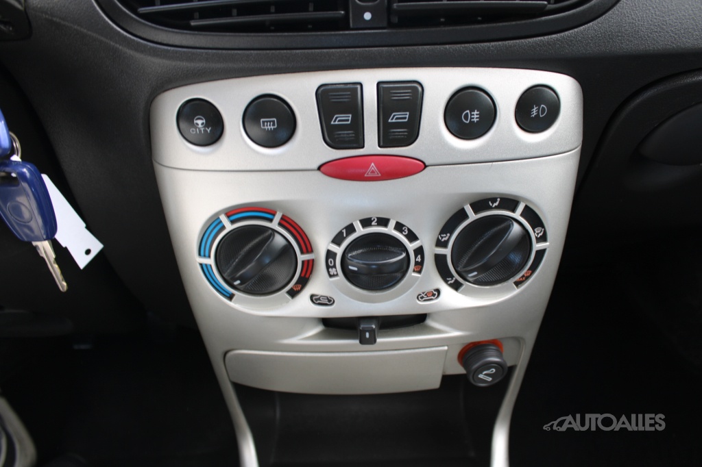 Fiat Punto 1,2 i 16V 59 kW SPORTING - 17