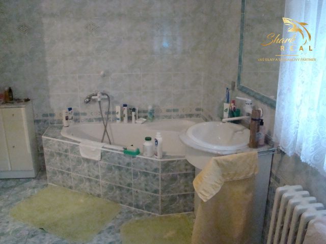 Na predaj luxusná rodinná vila - 17