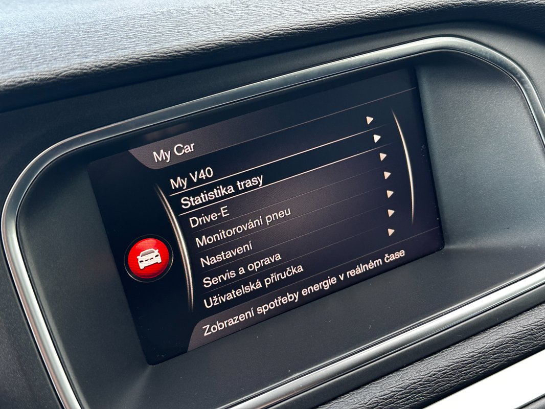 Volvo V40 R-Design D3 2.0 150k A/T - 17