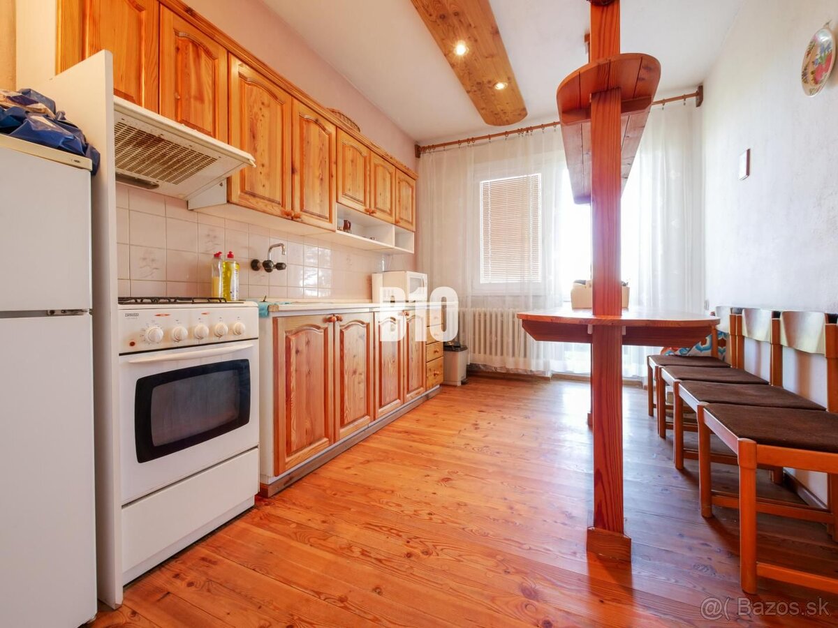 Rodinný dom s nádherným 8 árovým pozemkom na Kamennej ulici - 17