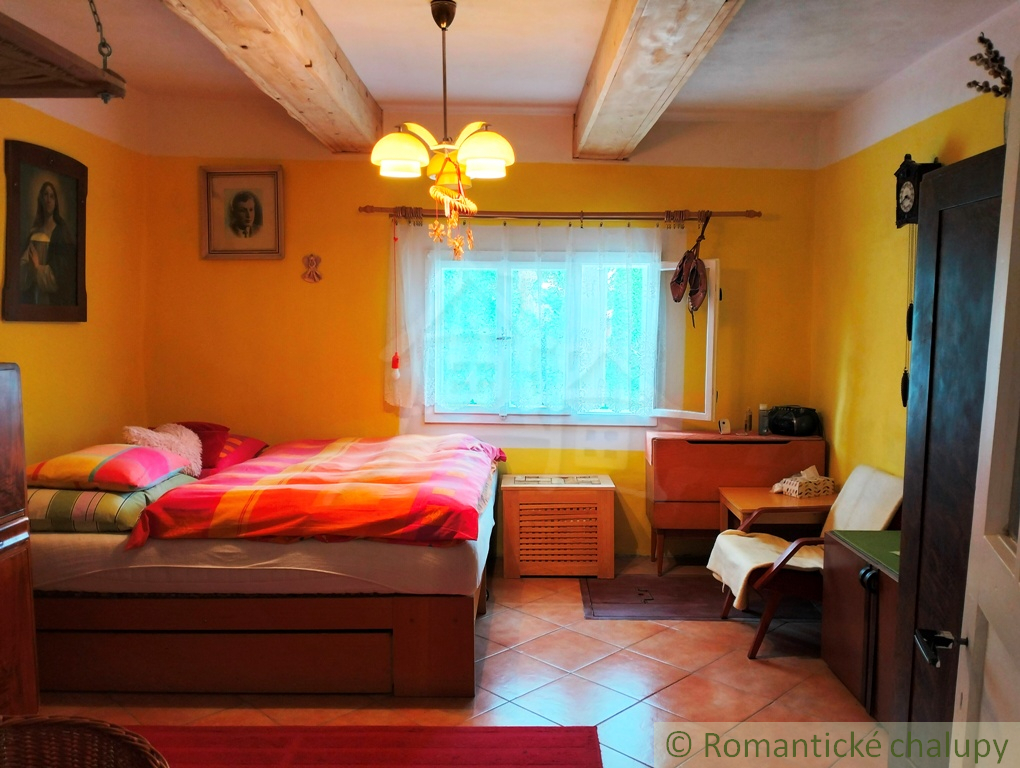 Drevenička v centre krásnej obce Papradno na predaj - 17