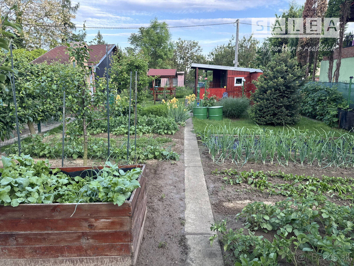 Krásna záhrada v Kráľovej nad Váhom 260 m2 v OV - 17