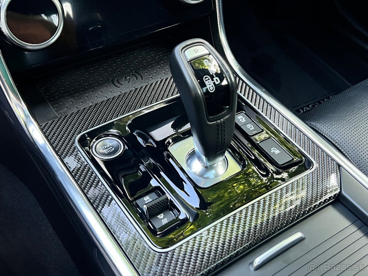 Jaguar XE 2.0D I4 R-Dynamic HSE AT - 17