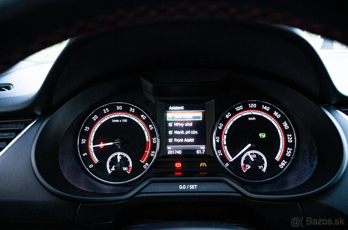 Škoda Octavia Combi 2.0 TDI RS DSG 4x4 - 17