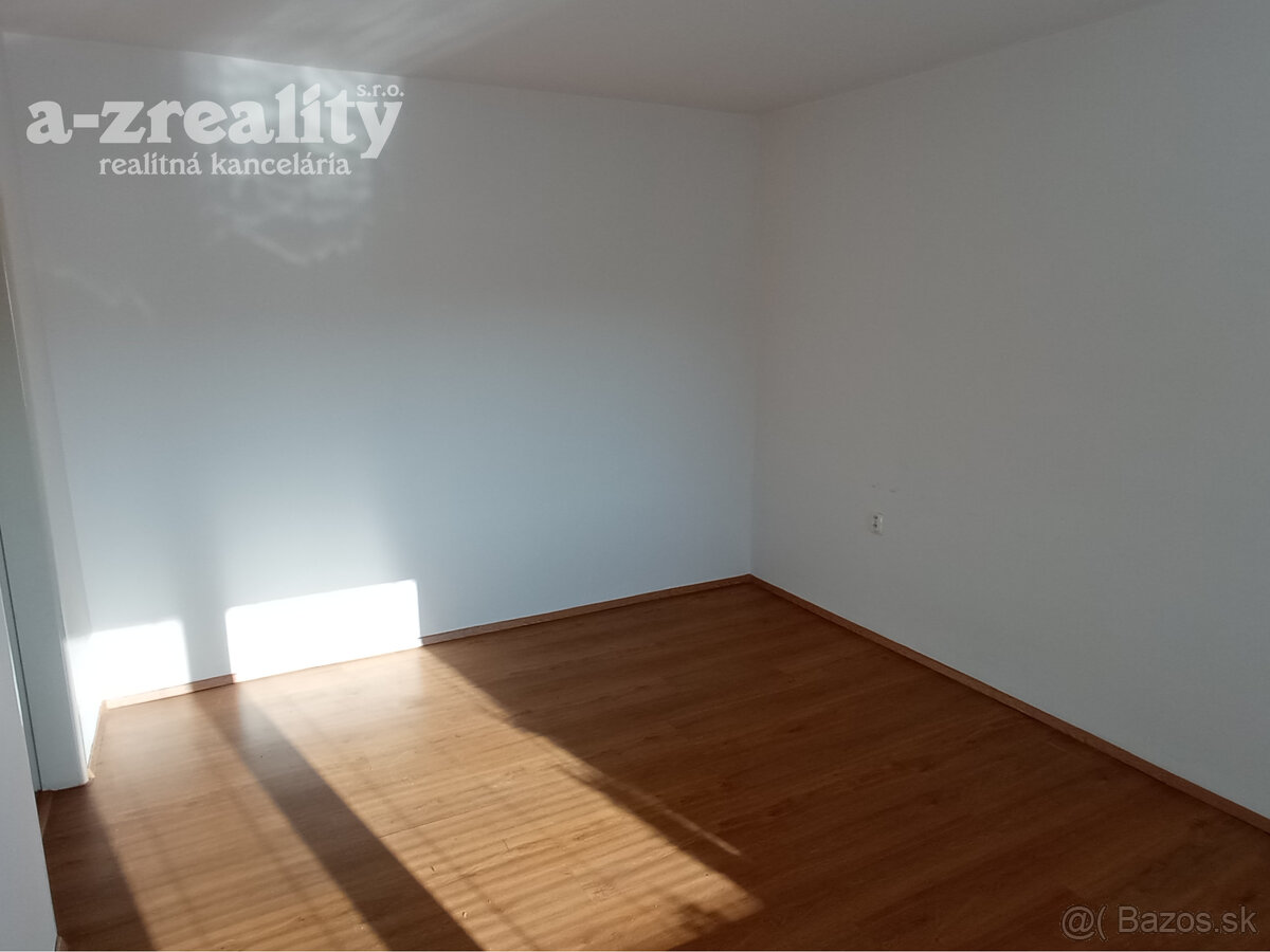 Rodinný dom v Komárne na prenájom - 17