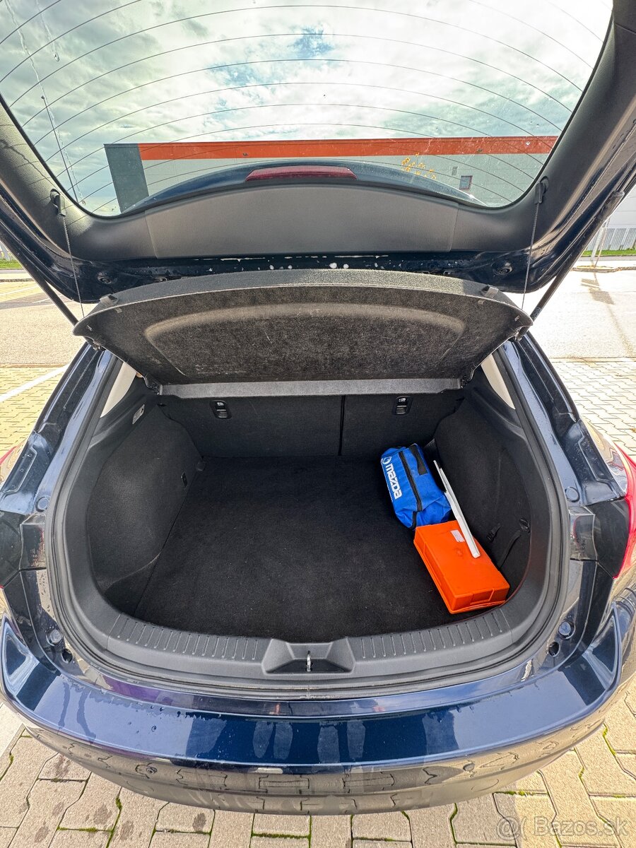 Mazda 3 1.5i (74kW) - 17