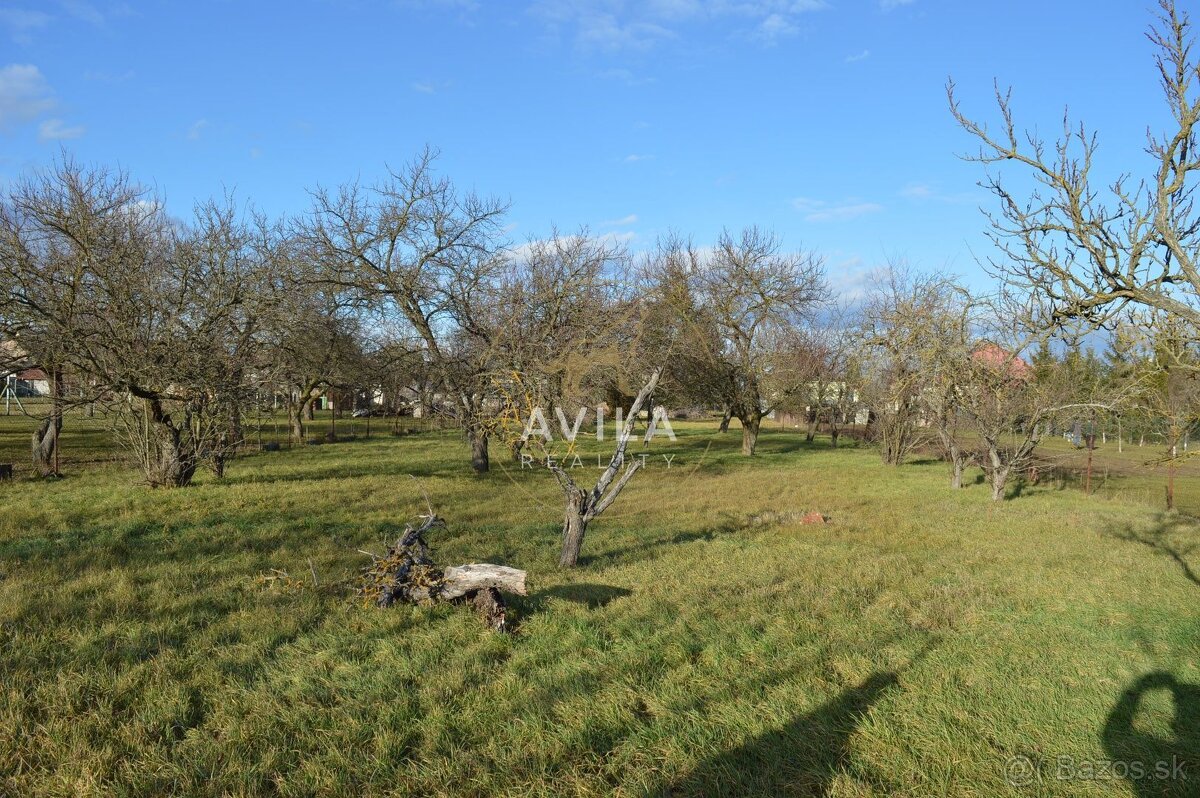 TOP NA PREDAJ: 2 stavebné pozemky 728m2 a 1761m2 (celkom 248 - 17