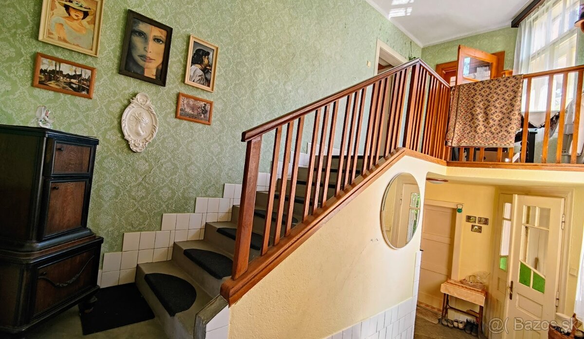 Uhorské: Dom s Príbehom, Charizmou a krásnym Pozemkom - 17