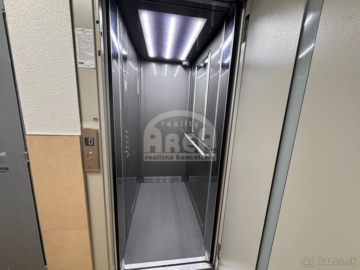 Priestranný 5- izbový byt na sídlisku Východ v Michalovciach - 17