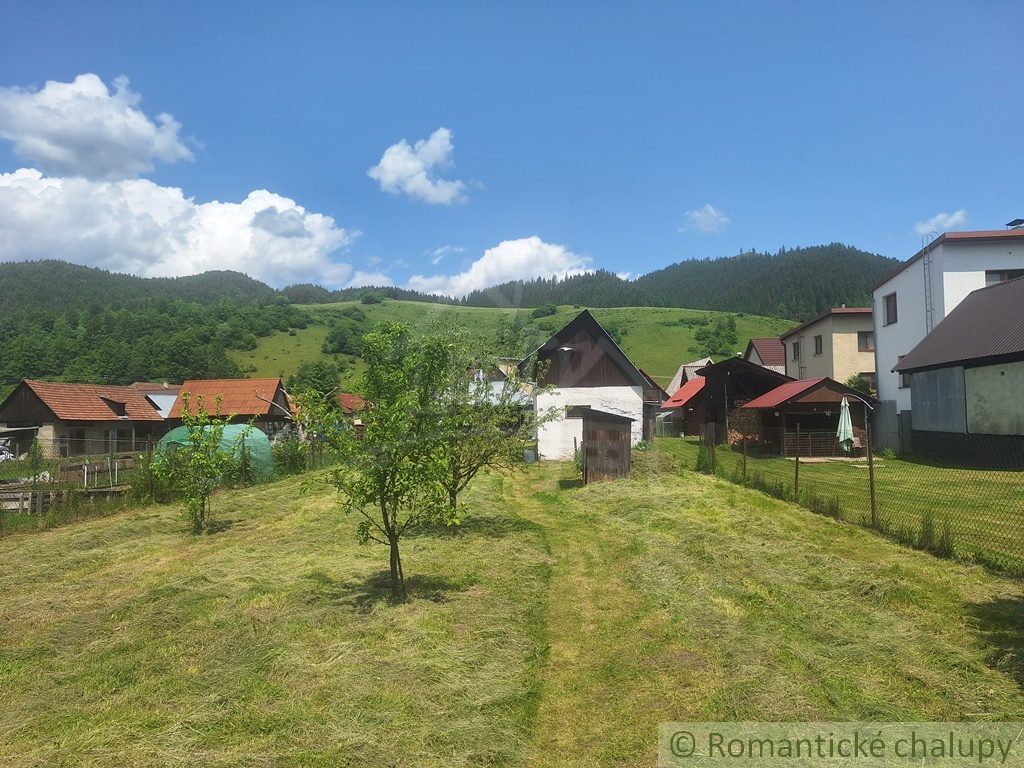 Murovaný dom s dreveničkou na krásnom a tichom mieste s ve - 17