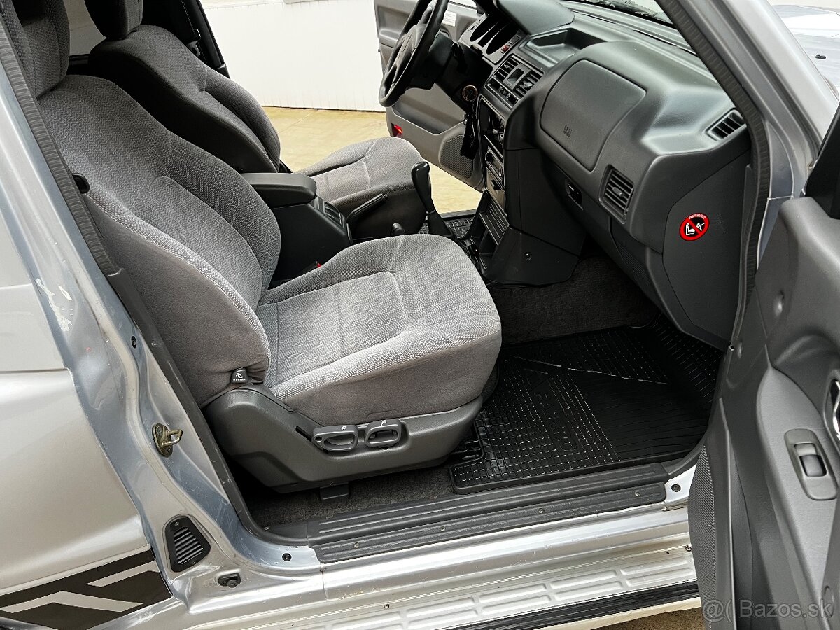 Mitsubishi Pajero 2.5 TD GL - 17