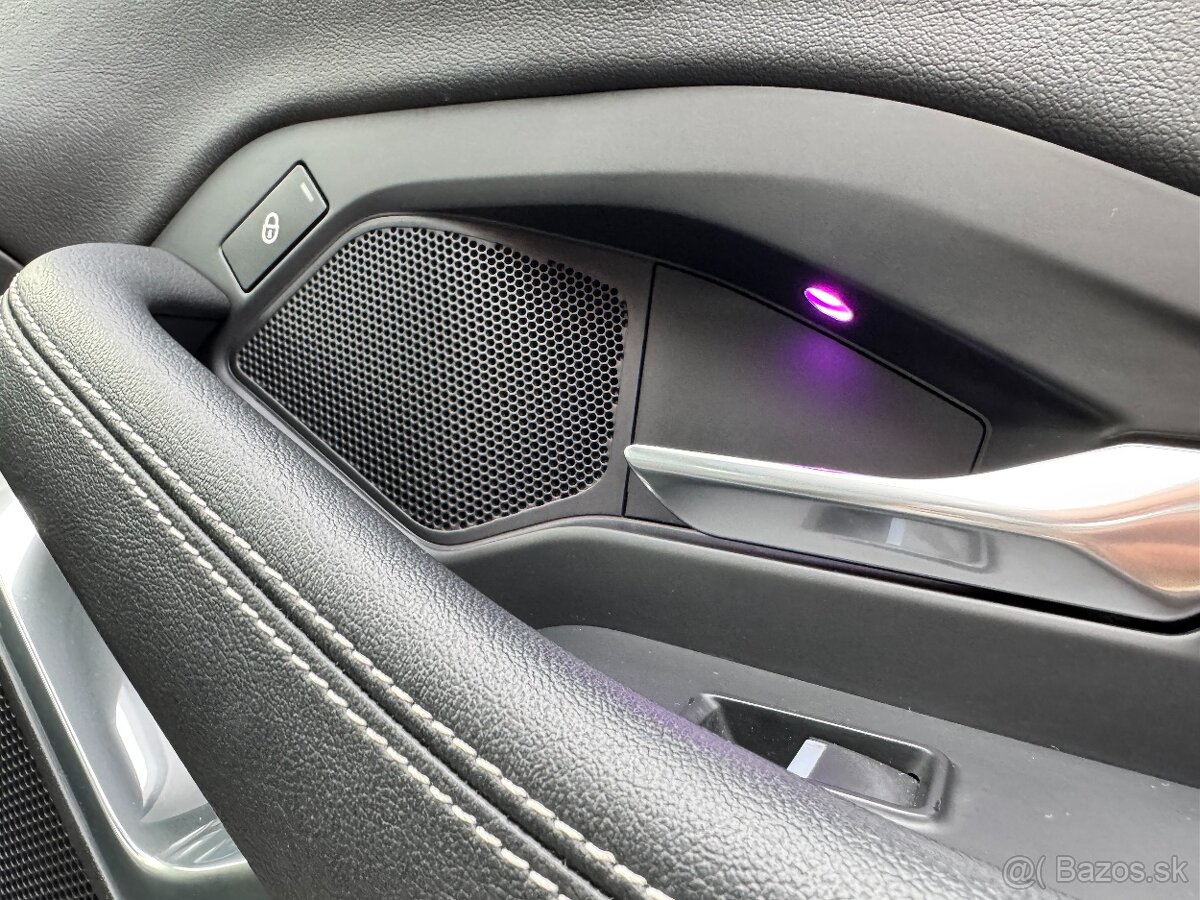 Jaguar E-Pace 2.0d R-Dynamic, 4x4, r.v.: 2/2020 - 17