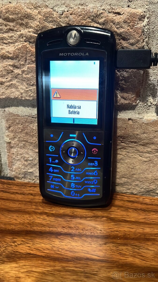 Motorola legendárne mobily RAZR V3/SLVR L7e/KRZR K1 - 17