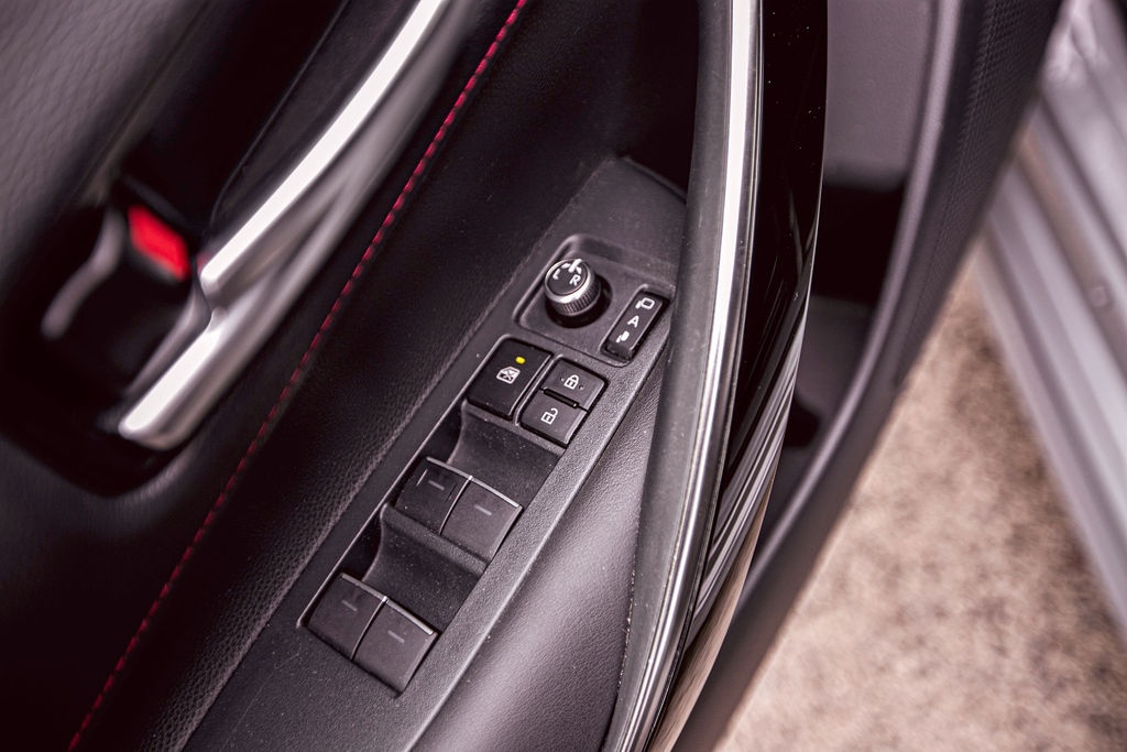 Toyota Corolla Combi TS 2.0 Hybrid GR Sport, DPH - 17