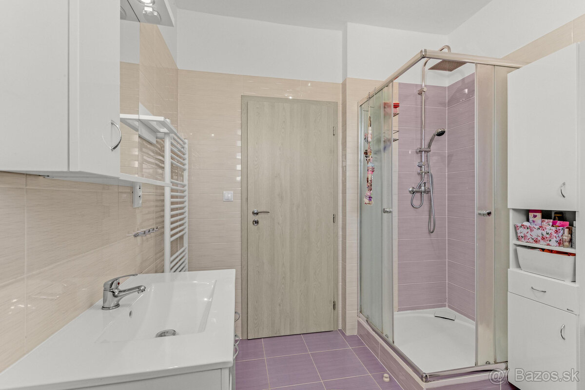 Slnečný 3-izbový byt s výhľadom na Karpaty v Slovenskom Grob - 17