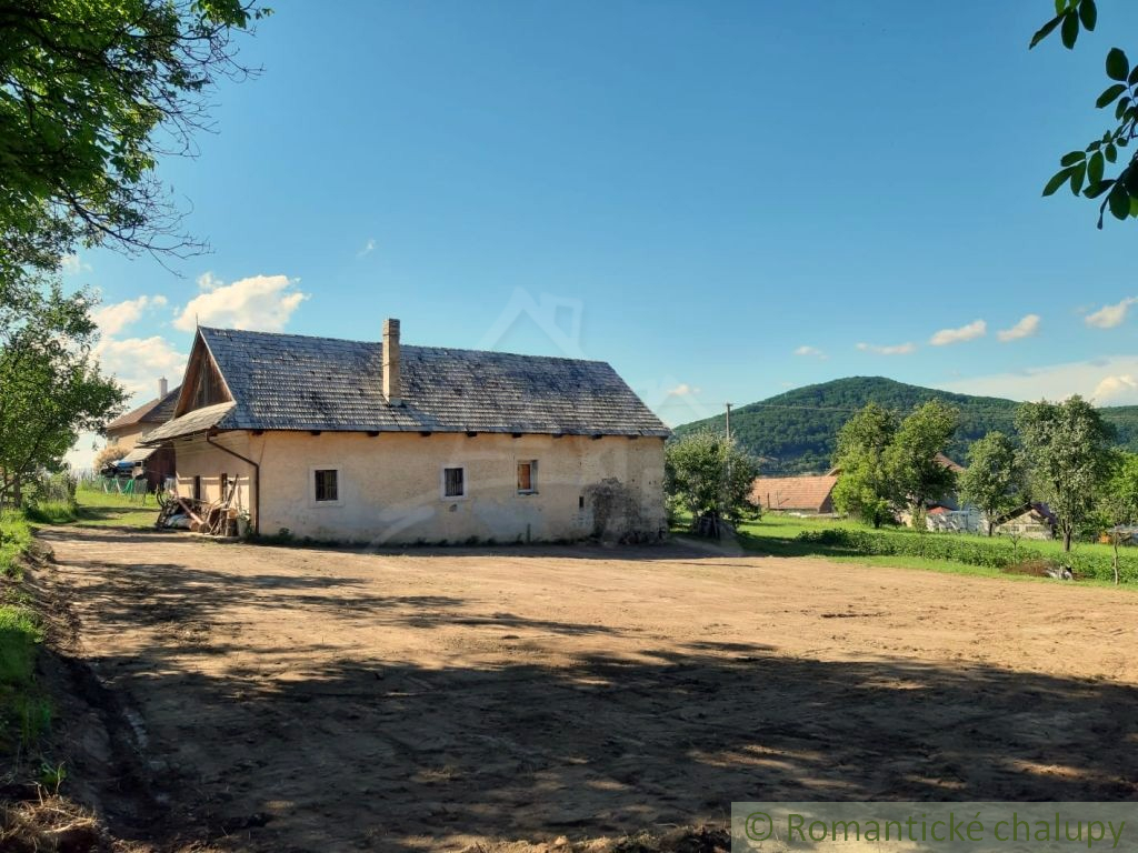 Kamenný domček pri Detve – rozpracovaná chalupa s veľkým p - 17