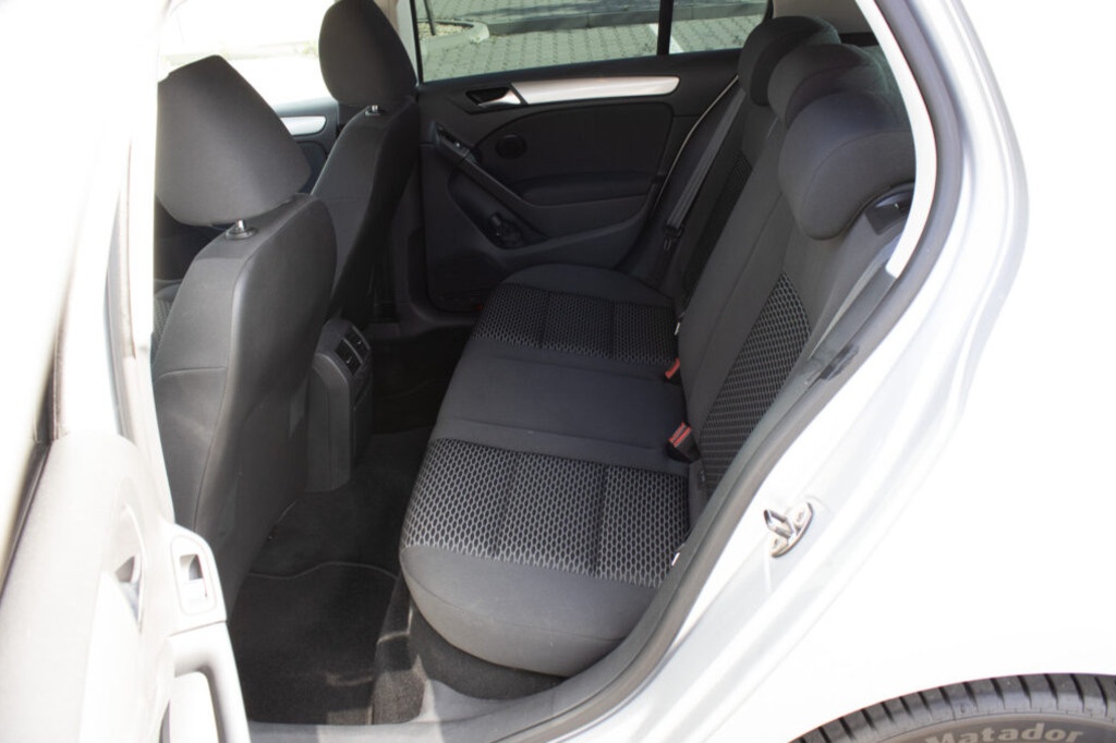 Volkswagen Golf 1.6 TDI z roku 2011 - 17