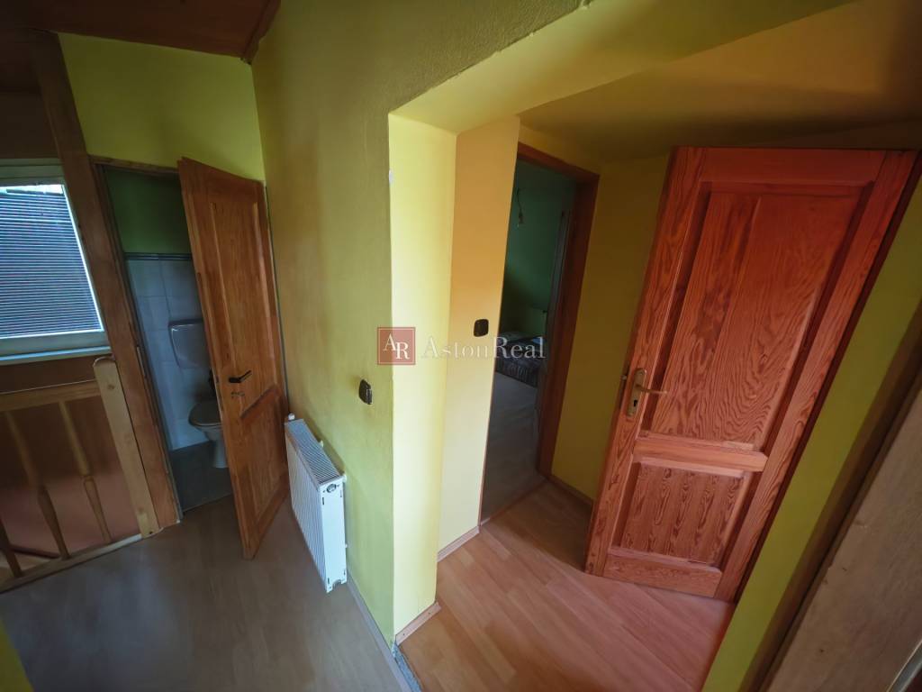 PREDAJ: DOM (CHALUPA) Sielnica, zastavaná plocha 400m2 vráta - 17