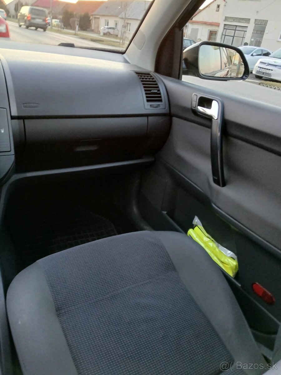 Predam volkswagen Polo 1.2 12V - 17
