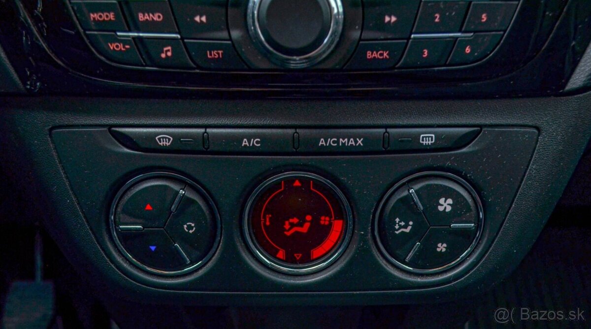 Peugeot 301 1.2 PureTech Allure - 17