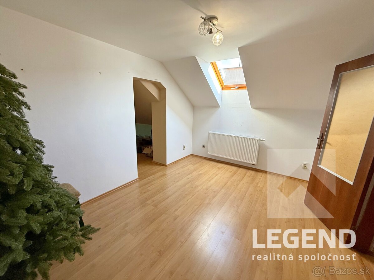 Veľký dom 5i+1 RD v Krajnom - 455m2, garáž, veľká terasa - 17