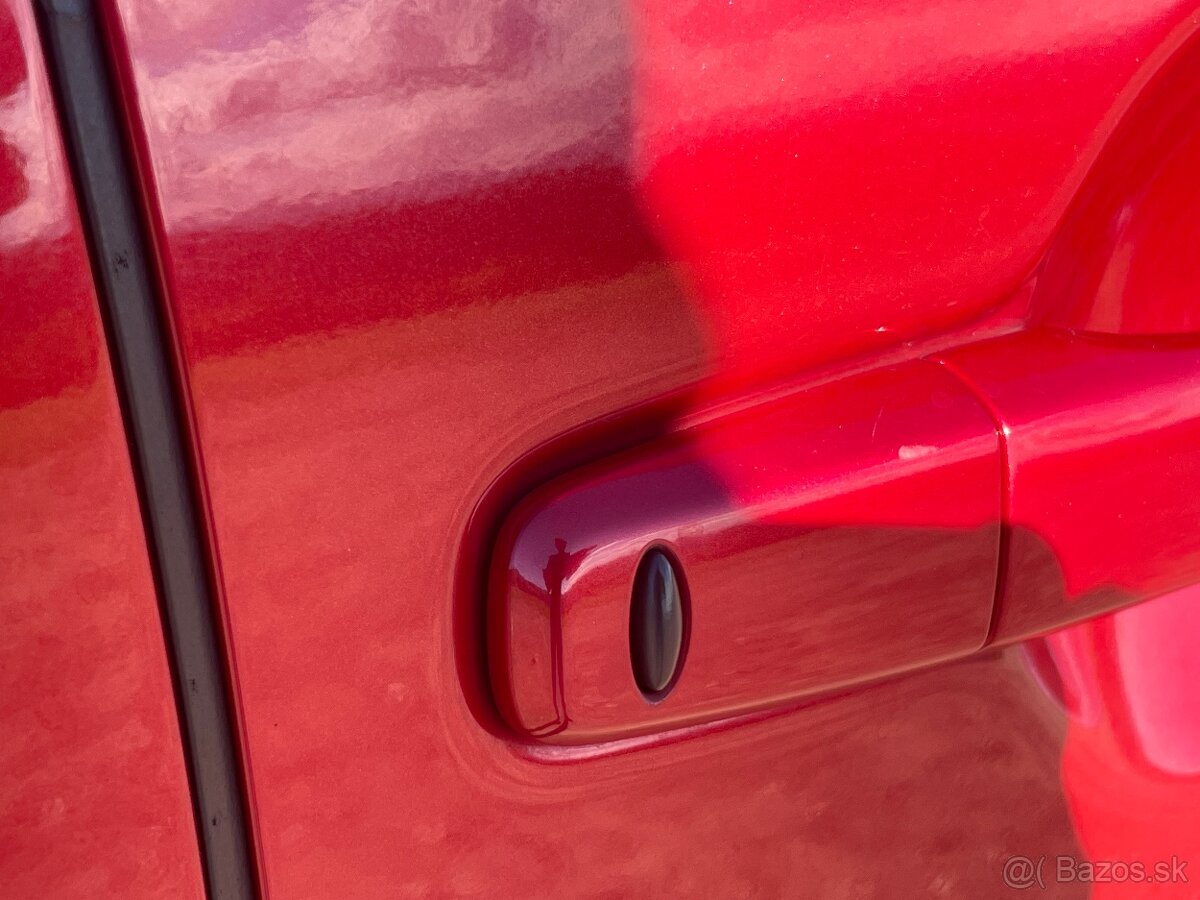 Mitsubishi Outlander 4x4 benzin automat SK 7 miest 2019 - 17