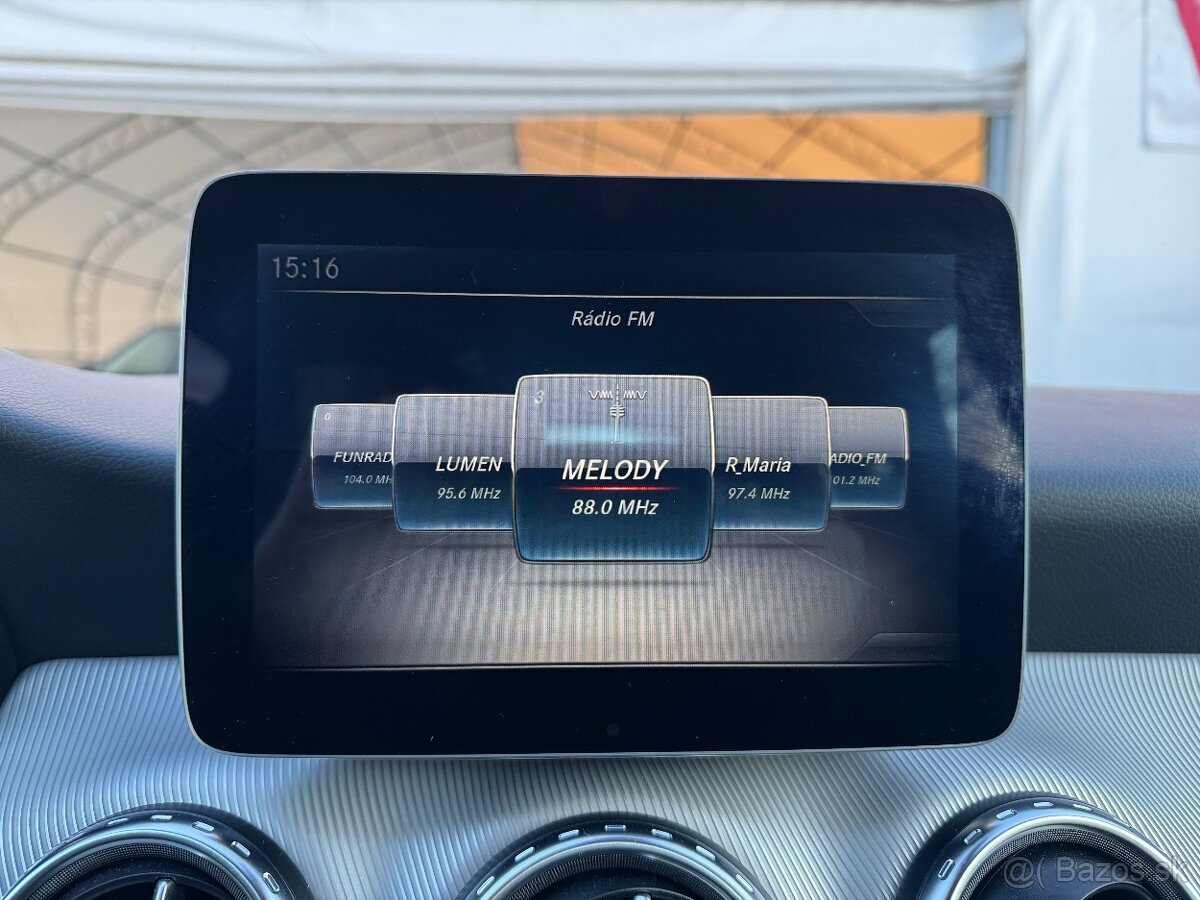 Mercedes-Benz GLA 200 d 4MATIC A/T - 17