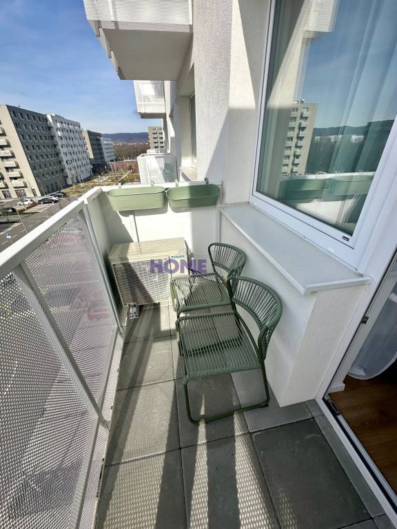 DIZAJNOVÝ 2 IZB. BYT V NOVOSTAVBE S BALKÓNOM A PARKOVACÍM MI - 17